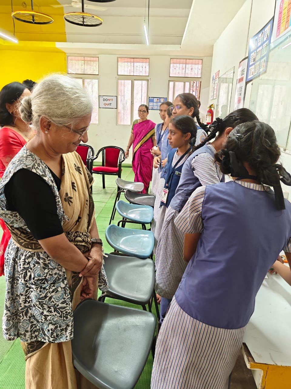 रोबोटिक्स लॅब चे फोटो (1)