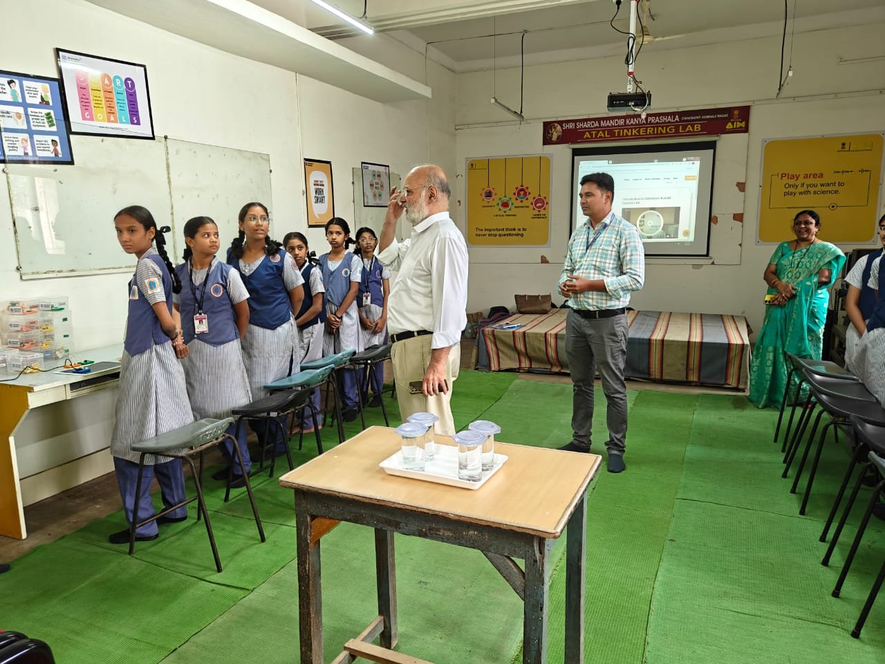 रोबोटिक्स लॅब चे फोटो (4)