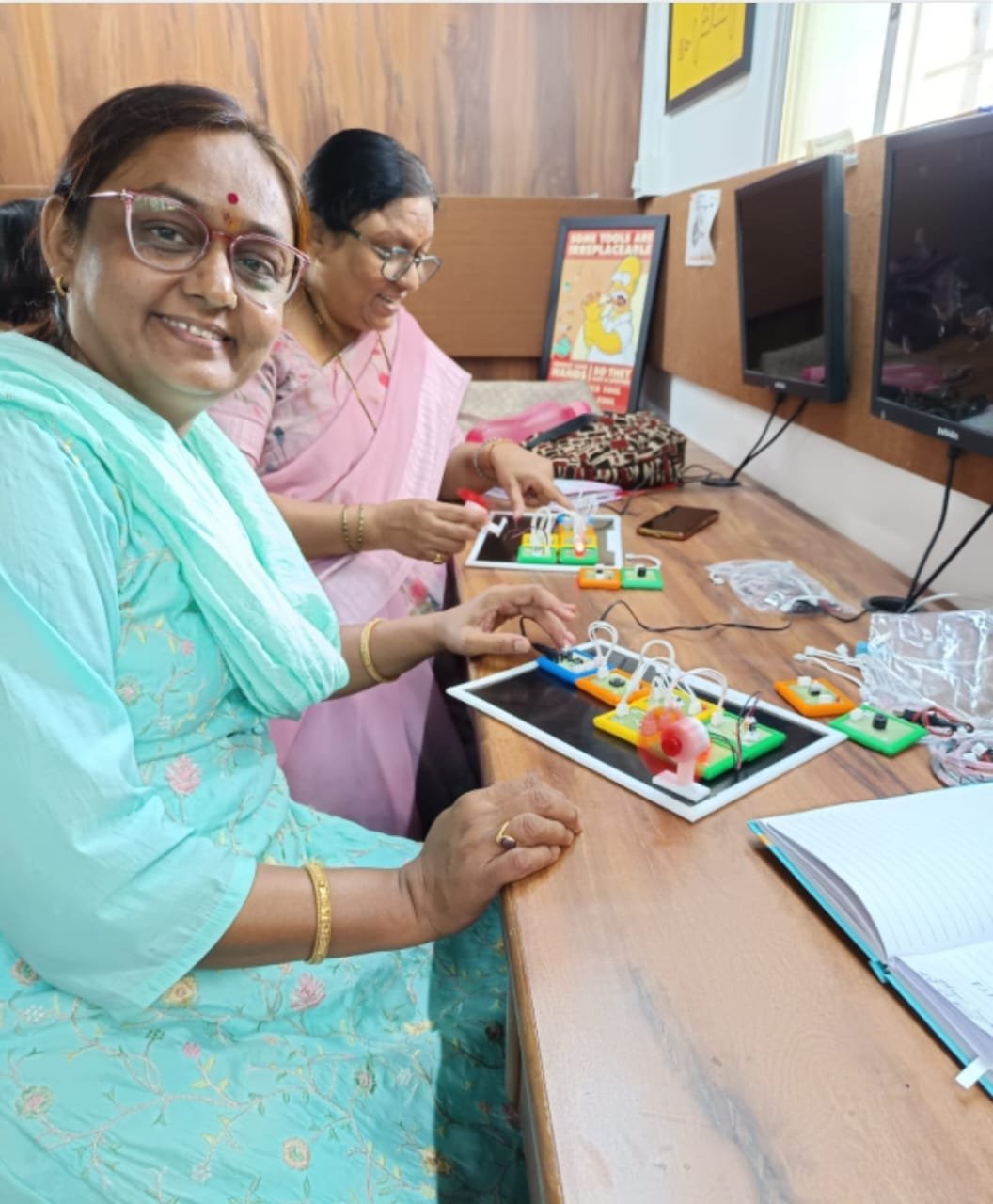 रोबोटिक्स लॅब चे फोटो (7)