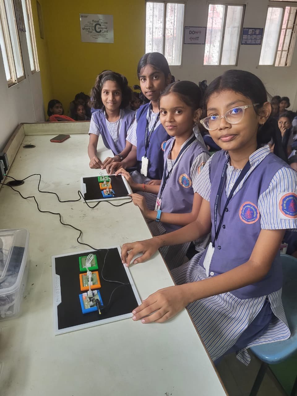 रोबोटिक्स लॅब चे फोटो (8)